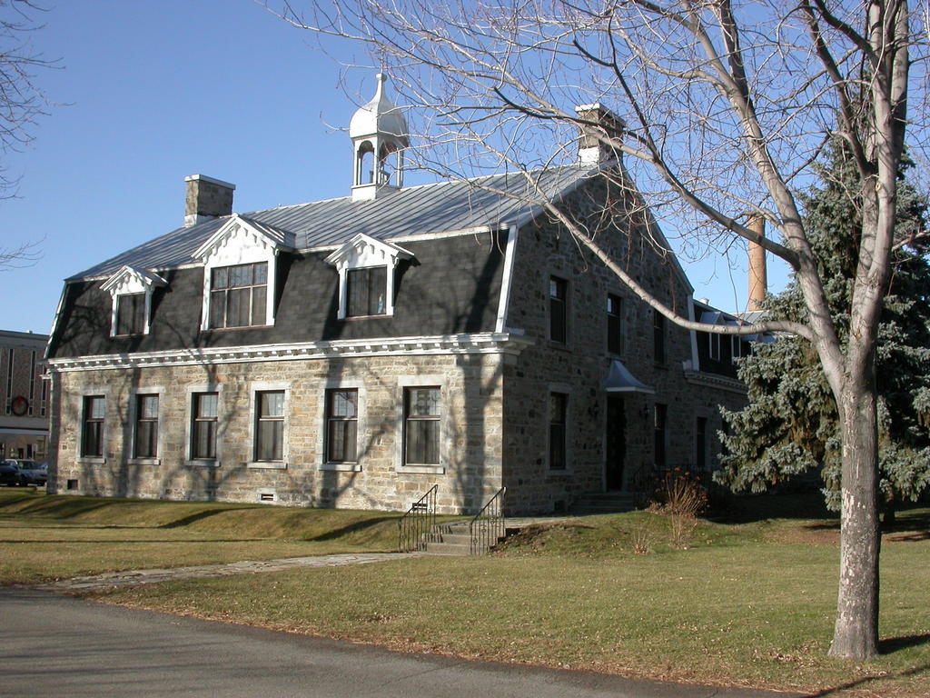 Manoir D'Youville Chateauguay Heights Exterior photo